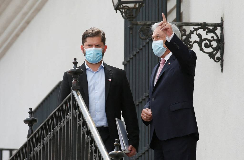 Boric e Piñera: reunião na tarde desta segunda no palácio presidencial de La Moneda (Rodrigo Garrido/Reuters)