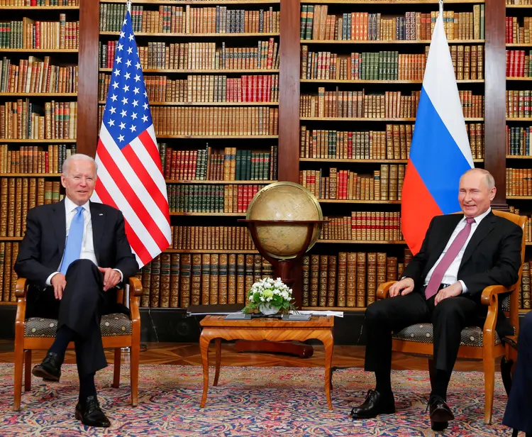 Presidentes dos Estados Unidos, Joe Biden, e da Rússia, Vladimir Putin, durante encontro em Genebra. (Denis Balibouse/Pool/Reuters)
