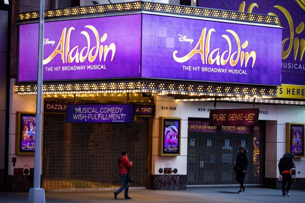 Teatro fechado na Broadway. (Bloomberg/Bloomberg)