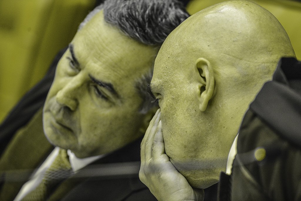 Ministros Luís Roberto Barroso, atual presidente do TSE (à esquerda), e Alexandre de Moraes, que irá presidir a Corte em 2022: caça às fake news (Agência Brasil/Fabio Rodrigues Pozzebom)