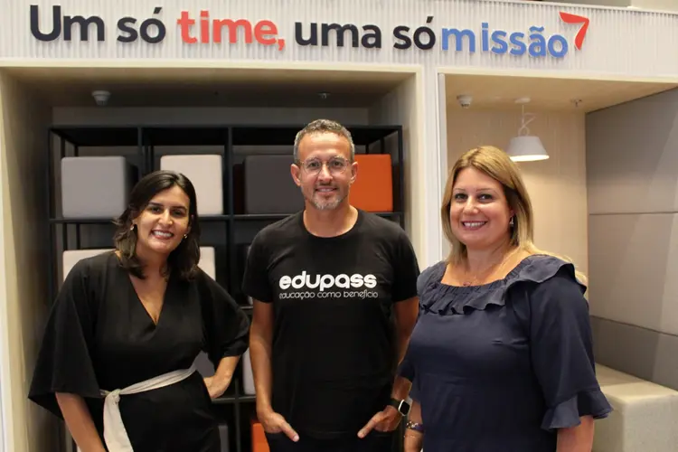 Tamires Vilela, Alexandre Wawruk e Natascha Giora, estão á frente da Edupass, startup comprada pela Arco  (Arco Educação/Divulgação)