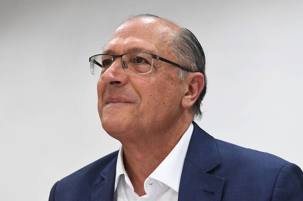 Alckmin: a expectativa inicial era de que uma chapa Lula-Alckmin tivesse o ex-tucano como filiado ao PSB, mas definições regionais para as disputas de 2022 têm dificultado as negociações entre PT e PSB (Getty Images/EVARISTO SA / AFP)