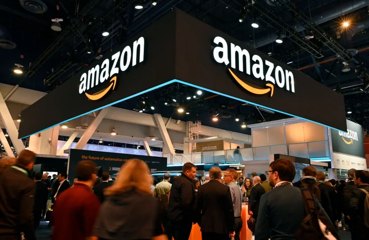 Marcas como a Amazon exemplificam o poder da colaboração ao desenvolverem plataformas que integram uma vasta gama de serviços e produtos complementares (David Becker/Getty Images)