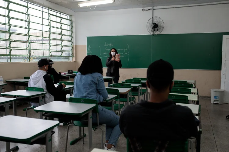 Escola: maioria dos alunos se dizem felizes em voltar às aulas, o que mostra "centralidade" da escola presencial na vida dos jovens, diz Unicef (Patricia Monteiro/Bloomberg/Getty Images)