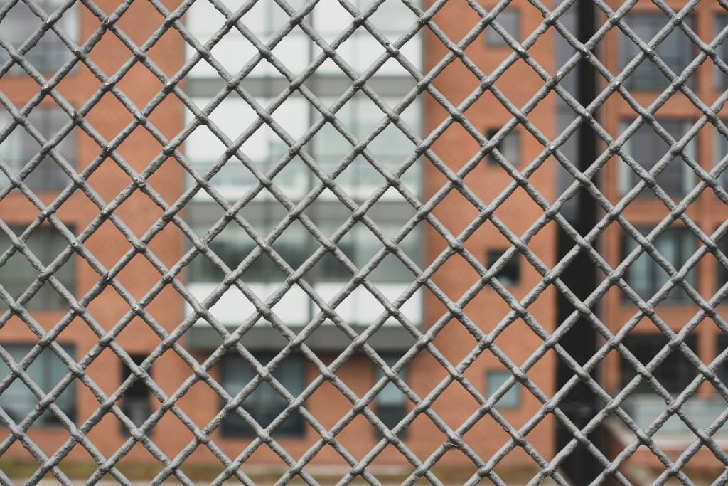Para evitar superlotação de cadeias, Dinamarca aluga celas no Kosovo