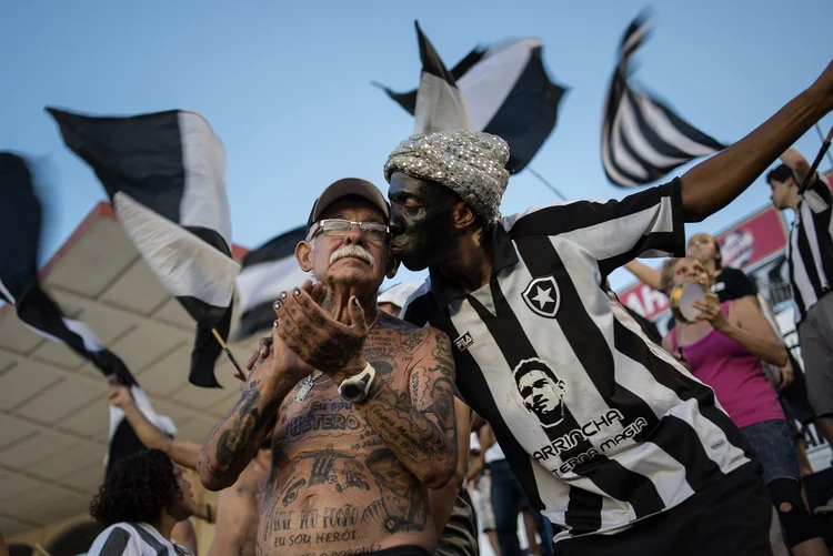 Futebol: jogos de campeonatos nacionais marcam o domingo de futebol (YASUYOSHI CHIBA/AFP/Getty Images)