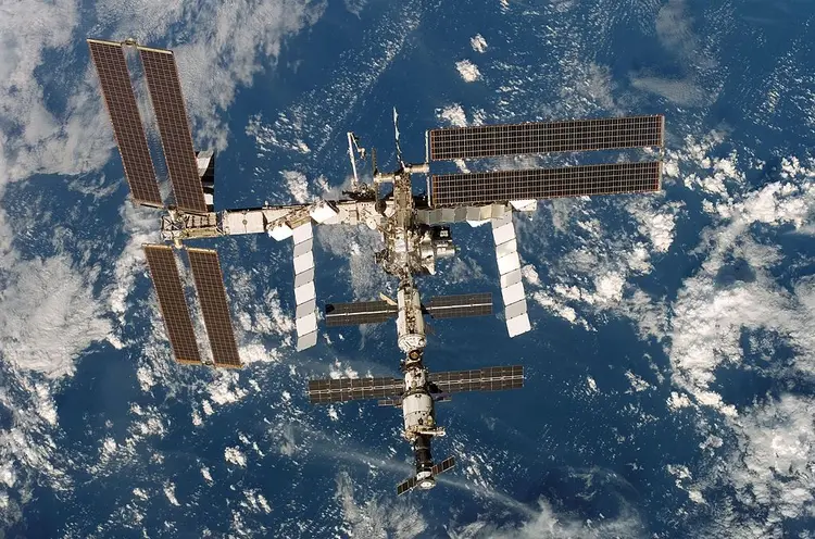 IN SPACE - DECEMBER 19:  In this handout from NASA, the International Space Station is seen from the Space Shuttle Discovery after undocking from the station December 19, 2006 in orbit around the Earth. The shuttle is scheduled to land December 22.  (Photo by NASA via Getty Images) (Nasa/Getty Images)