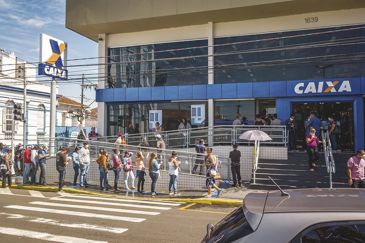 Caixa: a executiva afirmou ainda que o banco está se colocando como um "centro gravitacional" para conectar empresas em favor do combate à violência contra a mulher (NurPhoto/Getty Images)