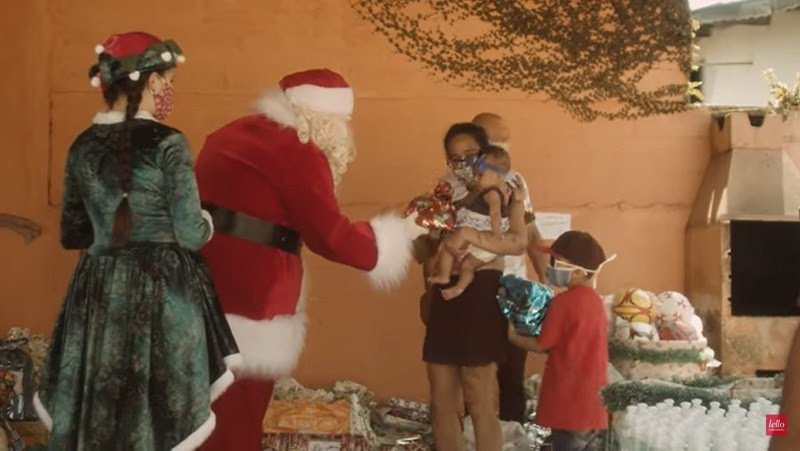 Lello e Cufa arrecadam brinquedos em condomínios para distribuir no Natal