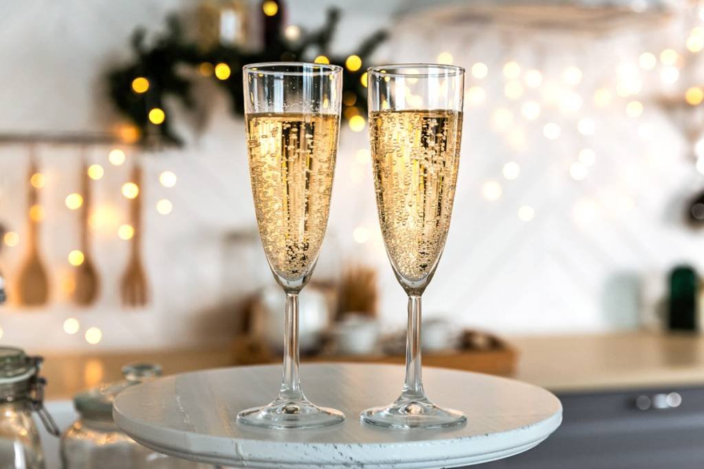 Vinhos: Champagne, branco e rosé? Confira as sugestões da EDEGA (Yulia Naumenko/Getty Images)