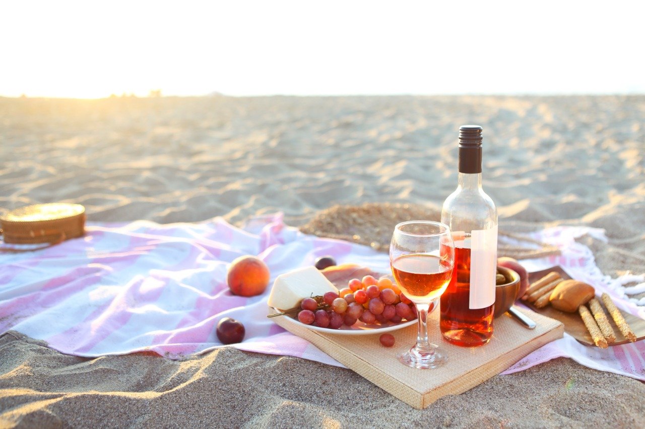 Vinho dá praia? 3 rosés que vão te surpreender no verão 2022