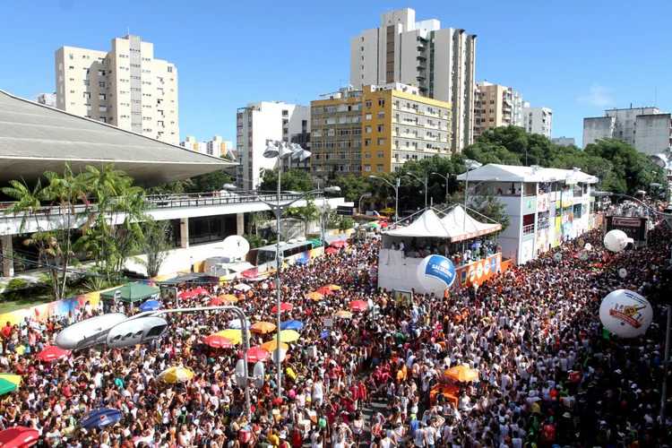 Carnaval de Salvador, Bahia: foliões podem tomar medidas extras de proteção (LatinContent / Correspondente/Getty Images)