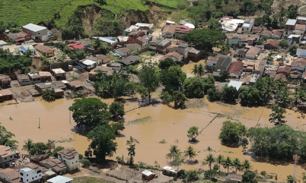 Fortes chuvas na Bahia deixam 10 mortos e mais de 6 mil desabrigados
