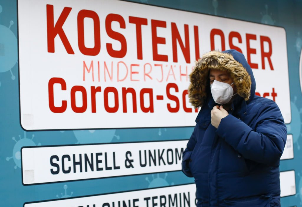 Alemanha limita festas de fim de ano a 10 pessoas para conter ômicron