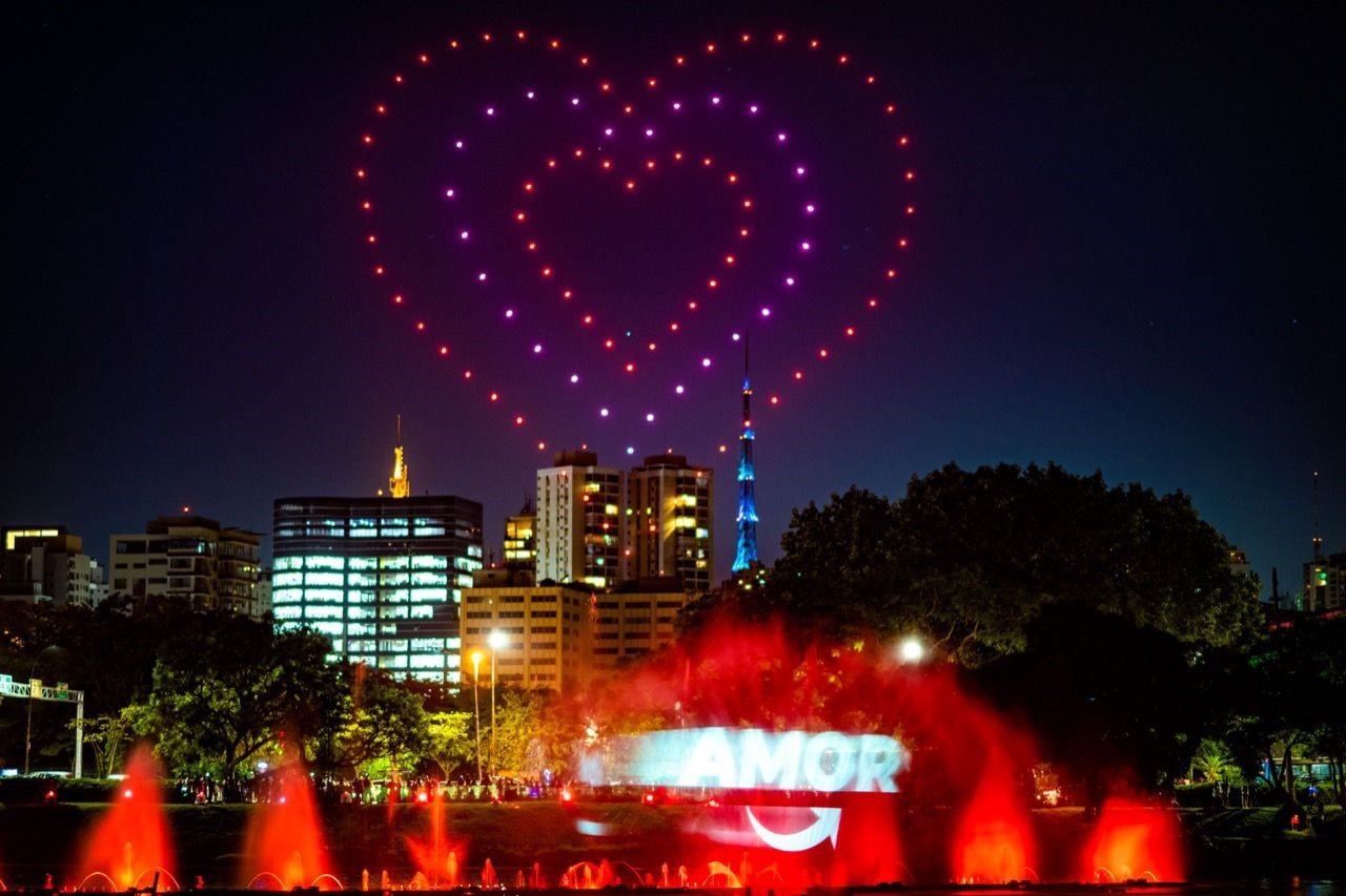 iFood leva 100 drones para shows de Natal no Parque do Ibirapuera