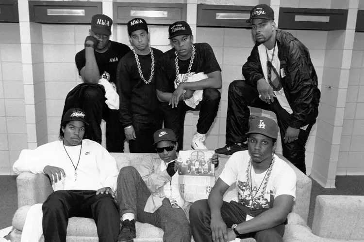 N.W.A. BRap, N.W.A. posam com os rappers The D.O.C. e Laylaw da Above The Law durante a tour "Straight Outta Compton" em 1989.  (Arquivos de Raymond Boyd e Michael Ochs/Getty Images/Reprodução)