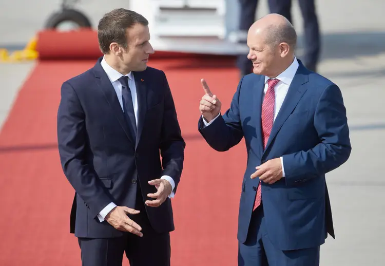 Macron e Scholz em 2017: Paris é o primeiro destino internacional do novo chanceler alemão (Foto de arquivo. Michael Kappeler/picture alliance/Getty Images)