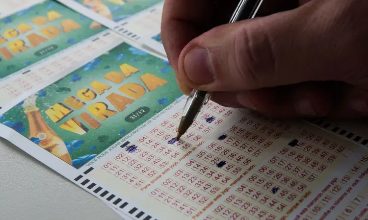 As apostas podem ser feitas até às 19h do dia do sorteio, nas casas lotéricas credenciadas, pela internet ou no aplicativo da loteria (Agência Brasil/Agência Brasil)