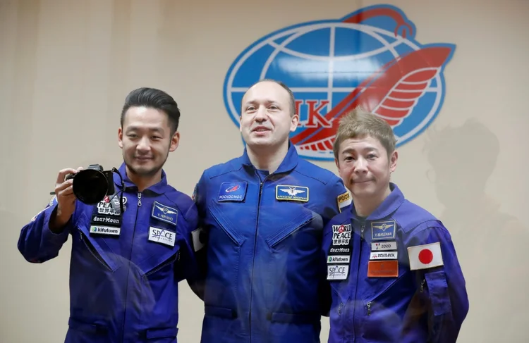 Yozo Hirano, Alexander Misurkin e Yusaku Maezawa retornaram à Terra após 12 dias na ISS

 (AFP/AFP)