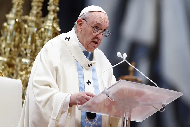 "Poderosos se concentram em uma luta decidida por interesses particulares, desenterrando linguagens obsoletas, redefinindo zonas de influência e blocos opostos", lamentou o papa argentino (Guglielmo Mangiapane/Reuters)