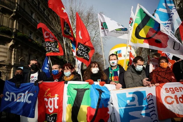 Professores franceses protestam em Paris (Sarah Meyssonnier/Reuters)