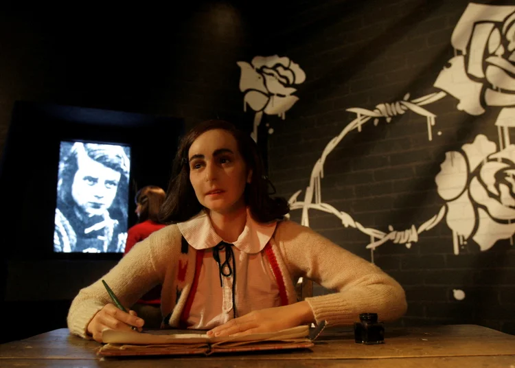 Estátua de cera de Anne Frank no Madame Tussaud's de Berlim. (Tobias Schwarz/Reuters)