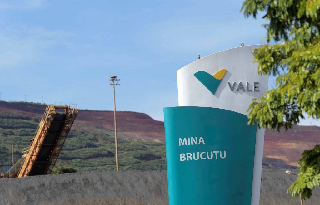 Logo da Vale na entrada da mina de Brucutu, em São Gonçalo do Rio Abaixo (Washington Alves/Reuters)