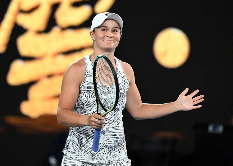 Ash Barty comemora após vencer Camila Giorgi no Aberto da Austrália. (Morgan Sette/Reuters)
