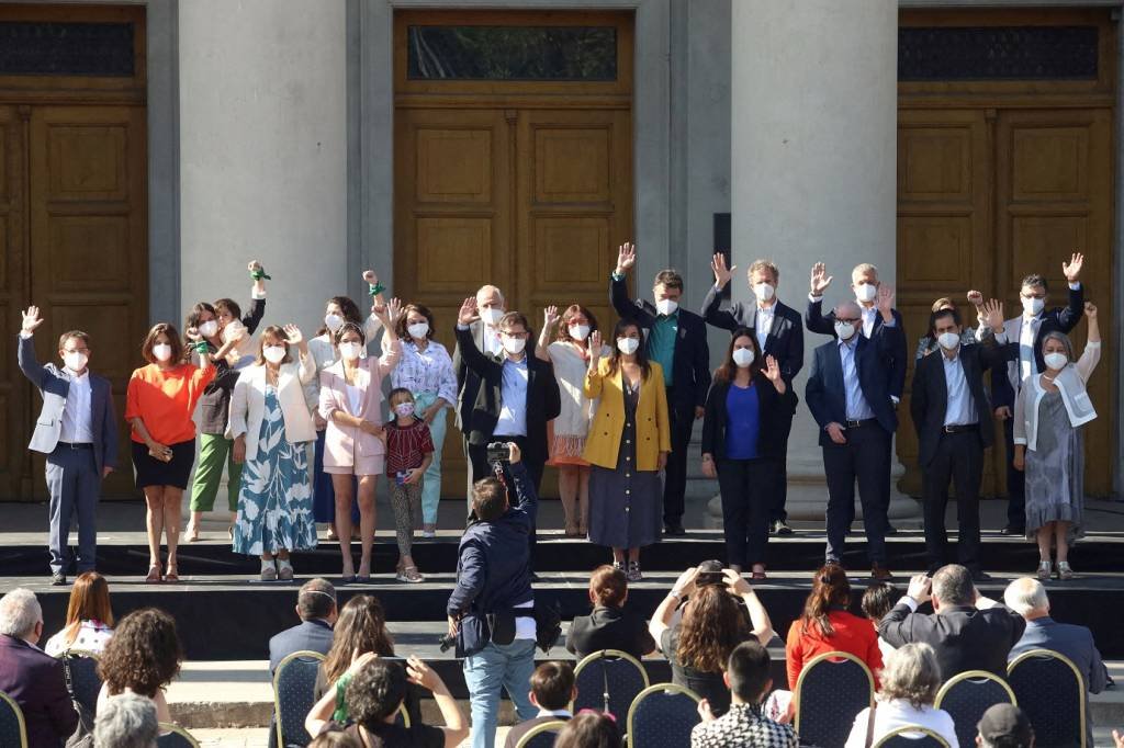 Presidente eleito do Chile anuncia equipe com maioria feminina
