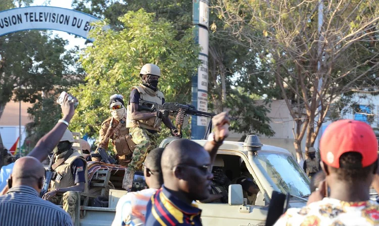 Burkina Faso:  o anúncio dizia que a tomada do poder foi realizada sem violência e que os detidos estavam em local seguro (Vincent Bado/Reuters)