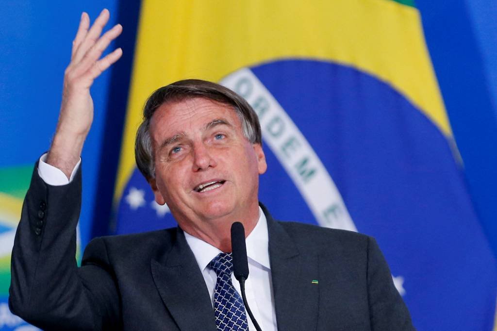 No Congresso, Bolsonaro discursa contra ‘regulação da mídia’