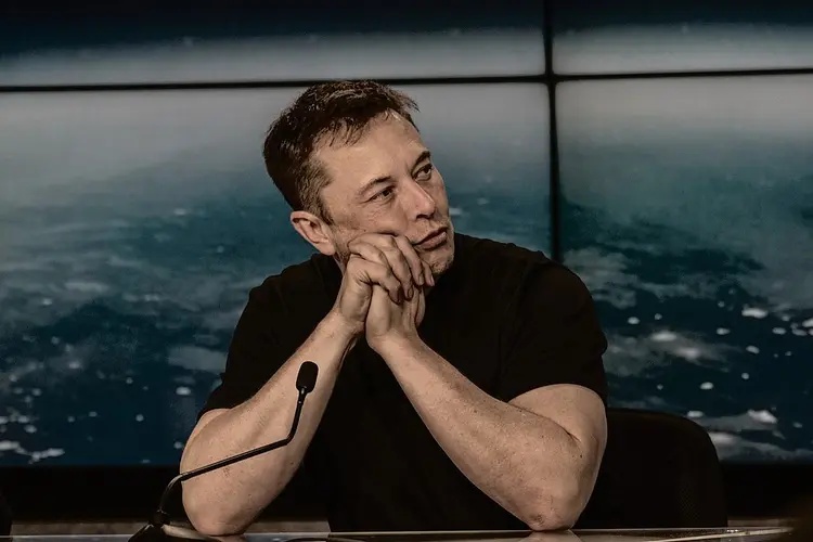 Musk: rede social aplicou as limitações para lidar com "níveis extremos" de extração de dados e manipulação do sistema (Creative Commons/Divulgação)