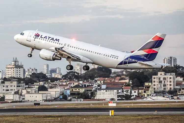 Latam: maioria dos voos impactados vai ficar suspensa entre abril e junho. (Victor Moriyama/Bloomberg)