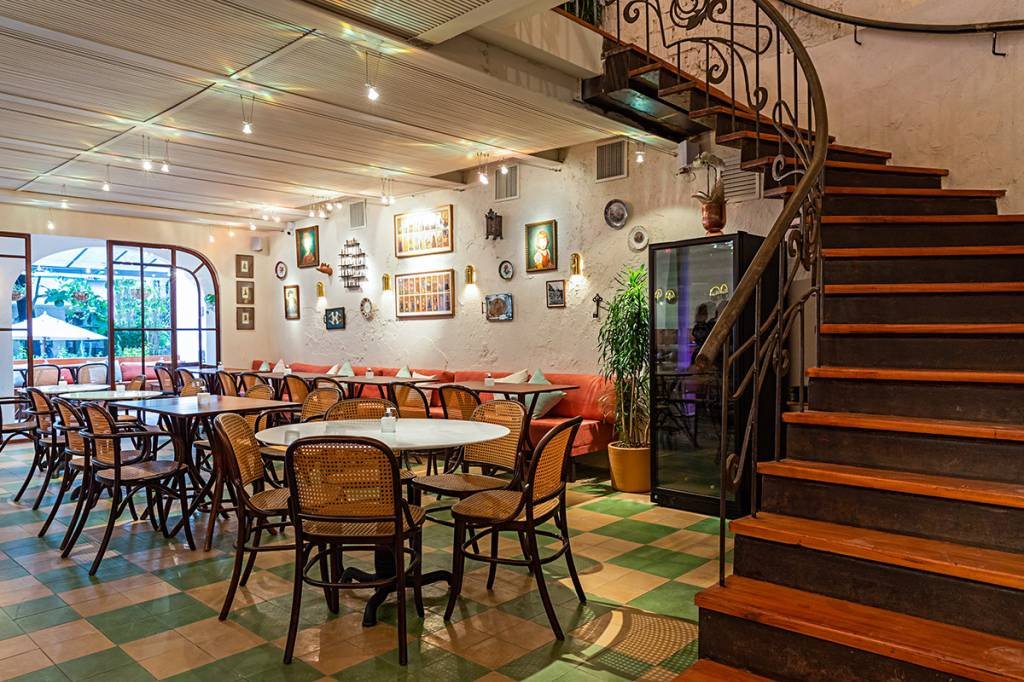 O chef estrelado que transformou um casarão de Ipanema em restaurante