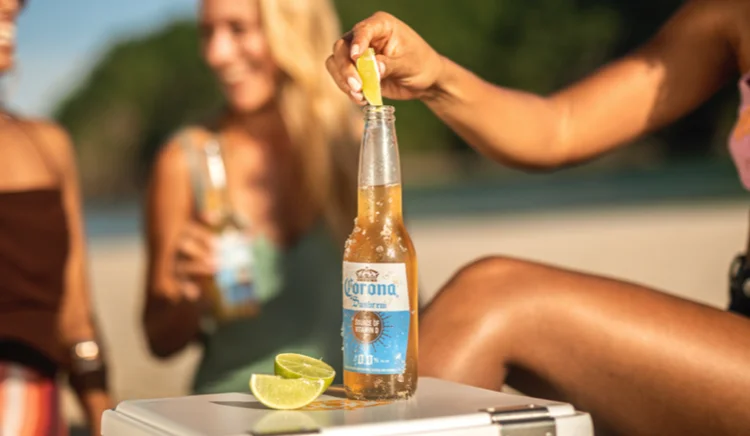 Corona Sunbrew: nova cerveja ainda não tem data para chegar ao Brasil.  (Corona/Divulgação)