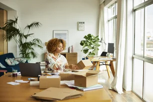 Imagem referente à matéria: 18 franquias baratas a partir de R$ 2.850 para empreender sem sair de casa
