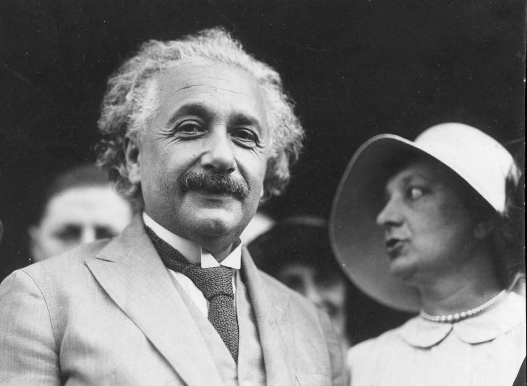 Einstein: o cientista também se interessava sobre saúde mental, justiça social, moralidade e felicidade. (Arguelles/Transcendental Graphics/Getty Images)