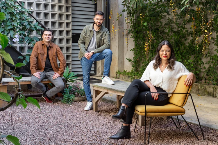 Cintia Rickmann Schaefer (primeira à esquerda) – Assessora de Investimento; 
Giovanna Loiza de Oliveira Koller (segunda à esquerda) - Assessora de Investimento; 
Bruno Lopes - Assessor de Investimento e
Sara Beatriz de Souza - Assessora de Investimento (Nilo/Divulgação)