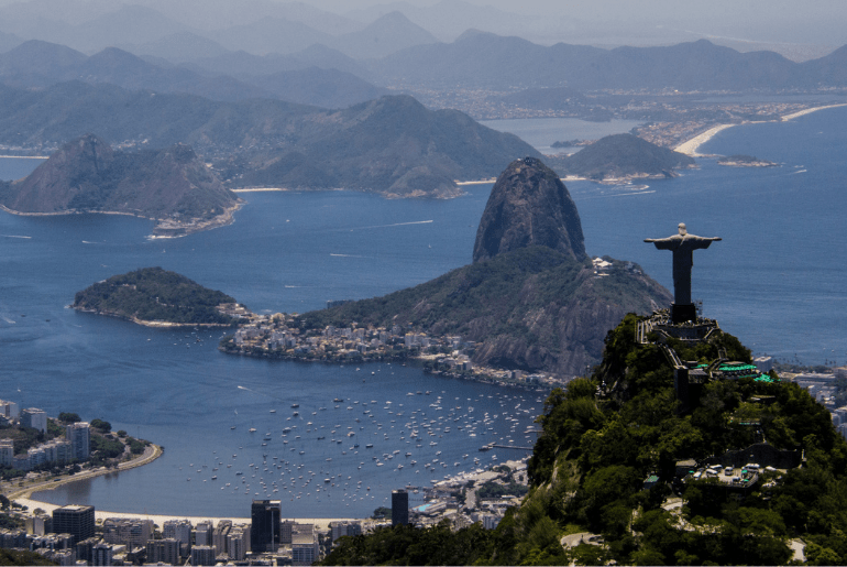 Vista do Rio de Janeiro, com a enseada de Botafogo em primeiro plano: preço médio do aluguel na cidade subiu 6,22% em 2021, aponta o Índice QuintoAndar | Foto: Zarpo/Divulgação (Divulgação/Zarpo)