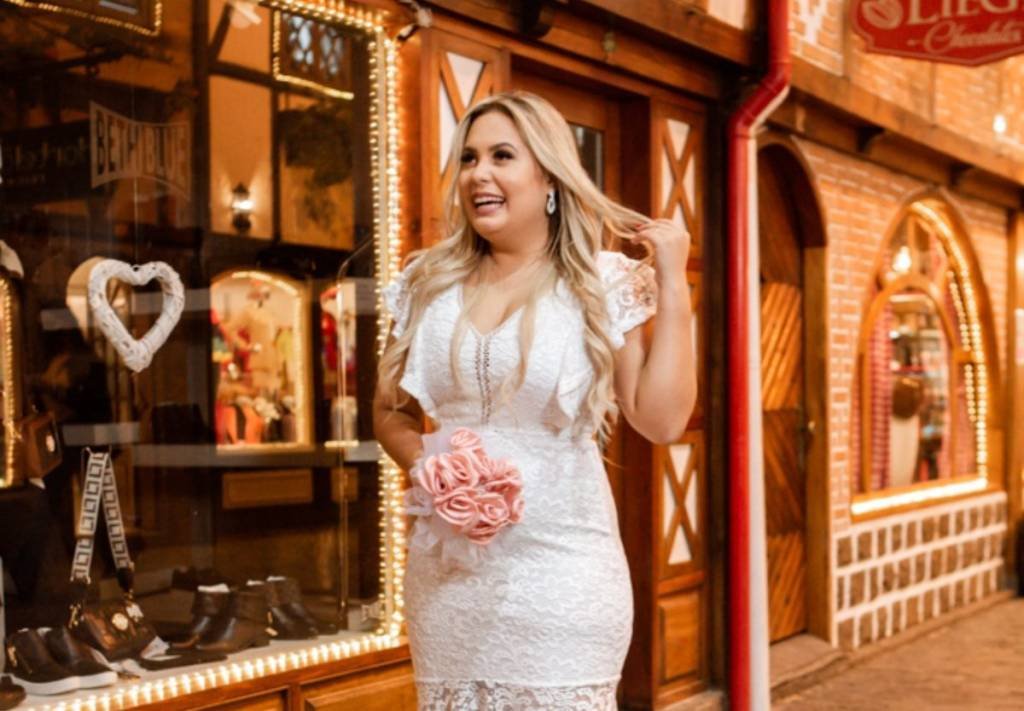Sucesso no amor e nos negócios: ela fatura R$ 3 mi com vestidos de noiva