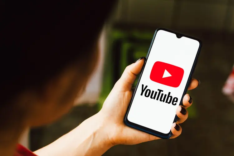 Aplicativo do YouTube: não há uma previsão de quando a plataforma oferecerá o formato de propaganda em áudio aos anunciantes (SOPA Images/Getty Images)