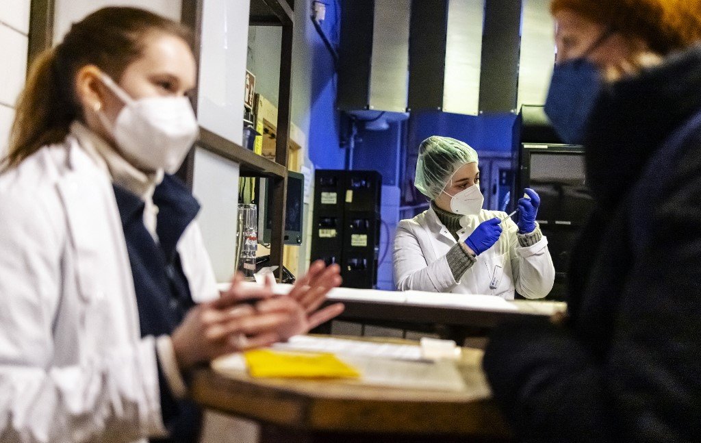 Alemanha bate recorde ao registrar mais de 80 mil casos diários de covid