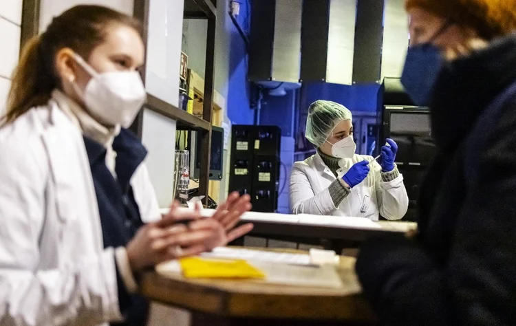 Pandemia de covid na Alemanha (HANNIBAL HANSCHKE/AFP)