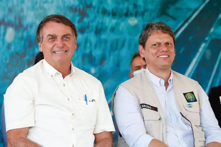 Tarcísio de Freitas ao lado de Bolsonaro: ex-ministro visita Agrishow 2022 (Alan Santos/PR/Flickr)