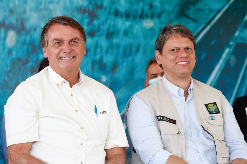 Tarcísio de Freitas ao lado de Bolsonaro: ex-ministro visita Agrishow 2022 (Alan Santos/PR/Flickr)