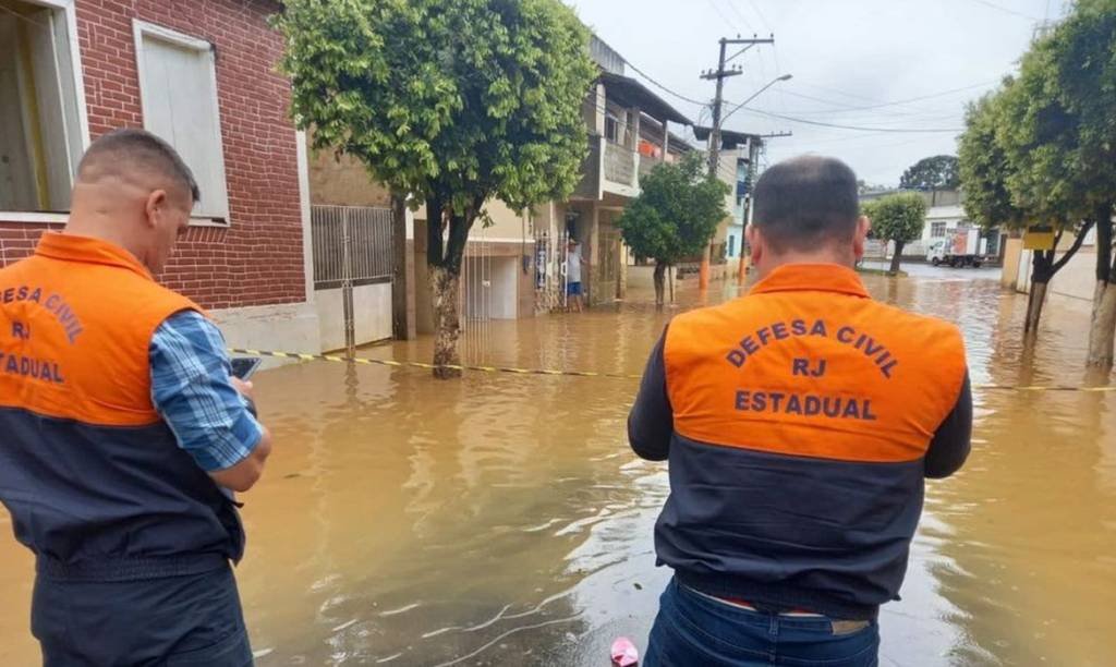 Chuvas obrigam 1.500 pessoas a deixar suas casas no estado do Rio