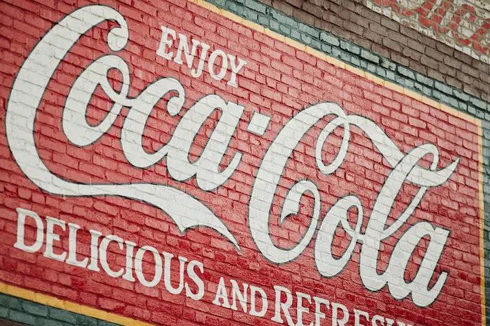 Coca-cola anunciou parceria com marca responsável pela cerveja Corona para lançamento de nova bebida alcoólica da companhia (Divulgação/Coca-cola Company)