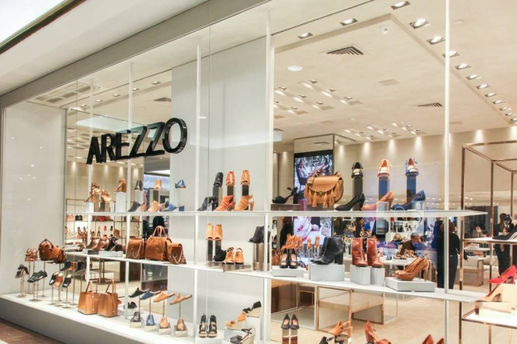 Arezzo &Co chega a 1.000 lojas de olho em faturamento recorde em 2022