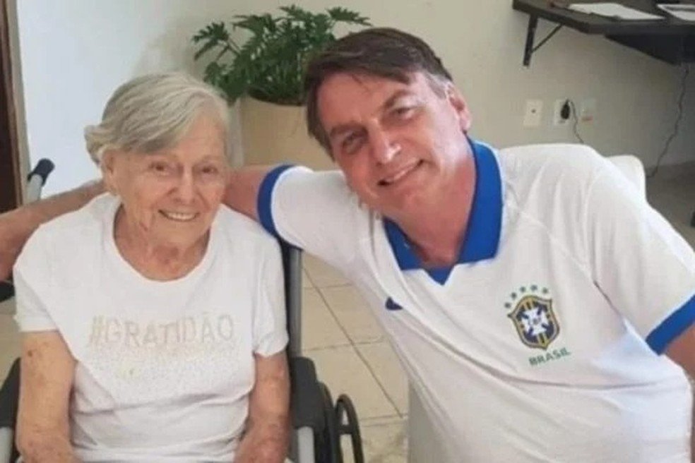 Mãe de Bolsonaro morre, aos 94 anos, no interior de São Paulo