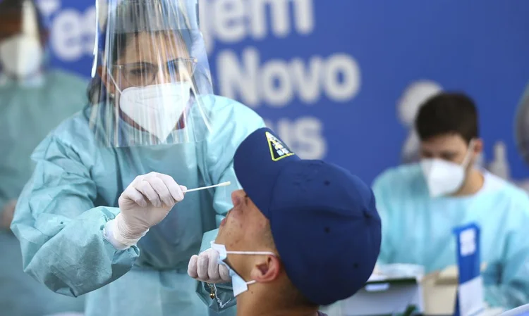 Mais da metade dos laboratórios privados têm estoque de testes para covid e influenza (gripe) para menos de 7 dias (Marcelo Camargo/Agência Brasil)